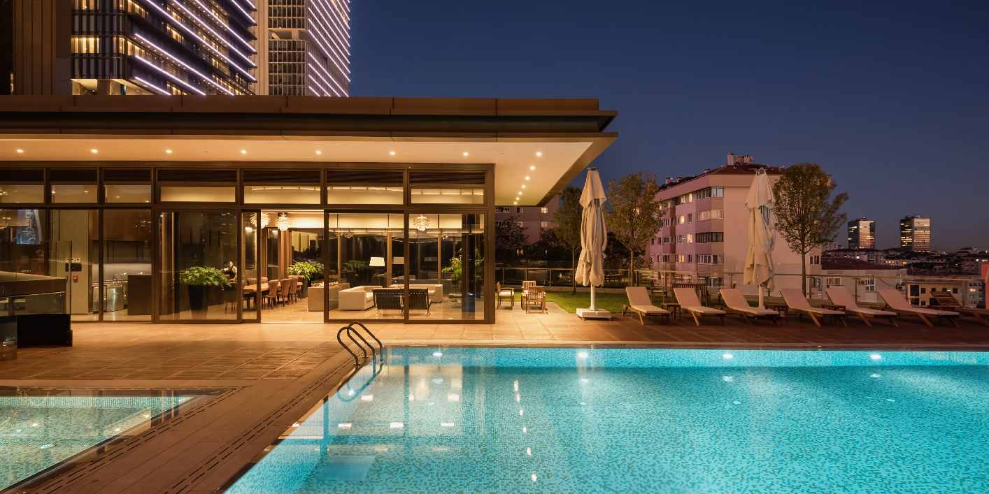 torun center residences outdoor pool